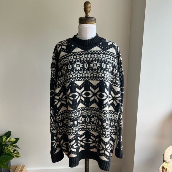 MENS 90’s VINTAGE VALENTINO JEANS ALPINE SWEATER BLACK AND WHITE - Picture 1 of 5